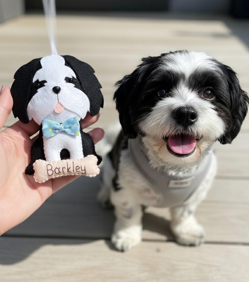 Adorno personalizado de fieltro con forma de perro: Regalo navideño para amantes de las mascotas, letrero con el nombre del perro, 12 cm (4,75 pulgadas) Only dog ornament