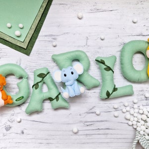 Decoração de safári de berçário, guirlanda de feltro com nome, banner de feltro com nome, guirlanda de animais de safári, decoração de berçário na selva, placa com nome de bebê, decoração de chá de bebê