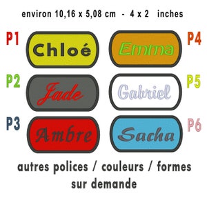 Op de afbeelding: Zes gepersonaliseerde naamstickers met verschillende kleuren en lettertypen. De namen zijn Chloé, Jade, Emma, Gabriel, Ambre en Sacha. De stickers zijn ongeveer 10,16 cm x 5,08 cm.