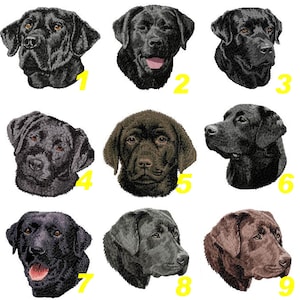 Puede incluir: Nueve imágenes bordadas de perros Labrador Retriever. Los perros están en varias poses, incluyendo mirando hacia adelante, mirando hacia un lado y mirando hacia arriba. Los perros son todos de color negro o marrón chocolate.