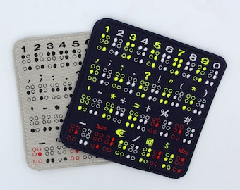 Tablero educativo de aprendizaje braille.  Números y símbolos. En tejido bordado. Promueve el aprendizaje y la inclusión Por Team Numérik