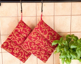 Quilted heat resistant pot holders, rustic kitchen decor, heat pad