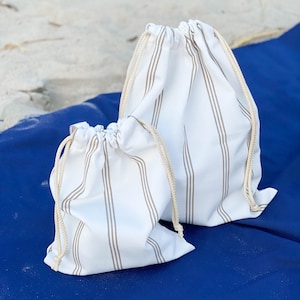 Gestreepte waterdichte badpaktas, natte bikinitas met trekkoord, gepersonaliseerde waterbestendige strandtas afbeelding 2