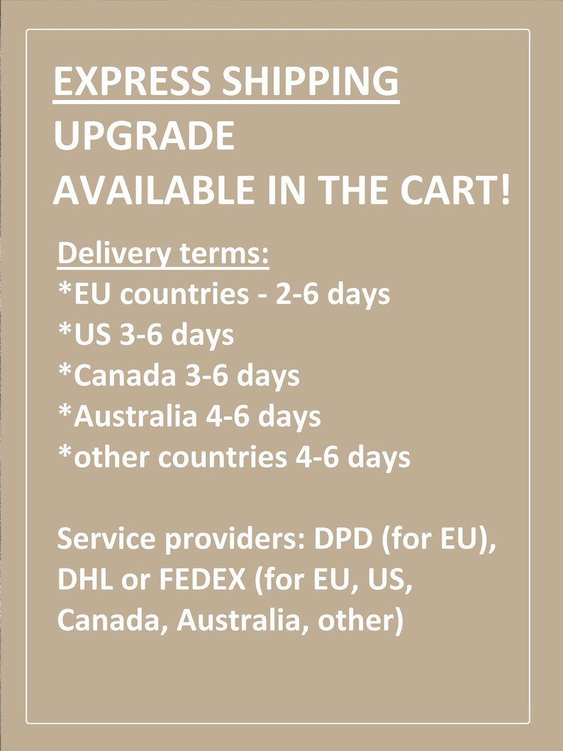 Puede incluir: Texto sobre un fondo beige que dice "EXPRESS SHIPPING UPGRADE AVAILABLE IN THE CART!" Condiciones de entrega: *Pa&iacute;ses de la UE - 2-6 d&iacute;as *EE. UU. 3-6 d&iacute;as *Canad&aacute; 3-6 d&iacute;as *Australia 4-6 d&iacute;as *Otros pa&iacute;ses 4-6 d&iacute;as Proveedores de servicios: DPD (para la UE), DHL o FEDEX (para la UE, EE. UU., Canad&aacute;, Australia, otros)