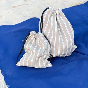 Gestreepte waterdichte badpaktas, natte bikinitas met trekkoord, gepersonaliseerde waterbestendige strandtas afbeelding 5