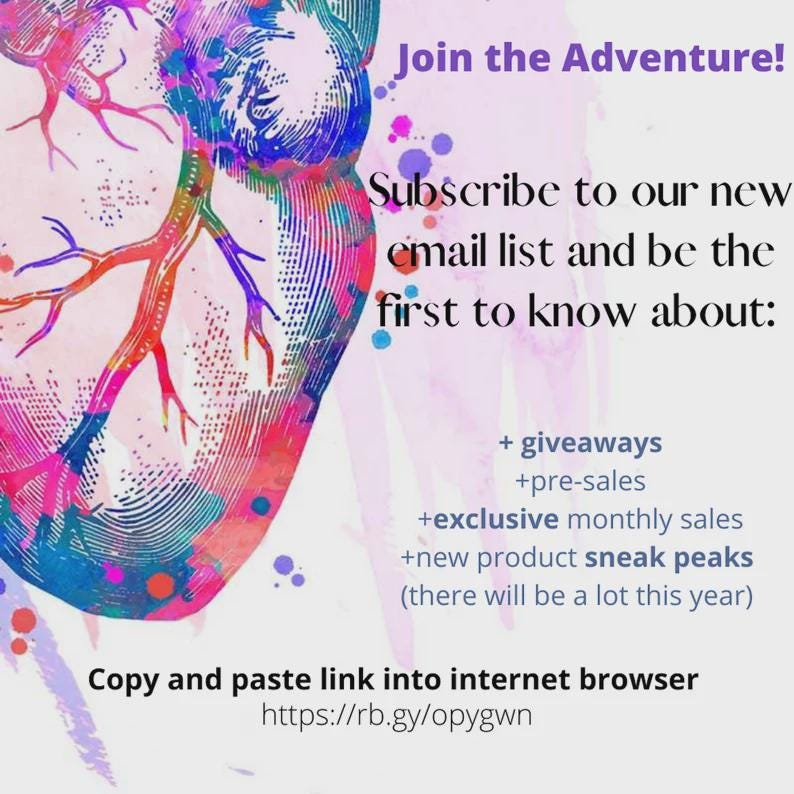 Puede incluir: Gr&aacute;fico colorido con una ilustraci&oacute;n anat&oacute;mica en forma de coraz&oacute;n. El texto invita a suscribirse a una lista de correo electr&oacute;nico para sorteos, preventas y ventas mensuales exclusivas. Incluye un enlace para copiar y pegar.