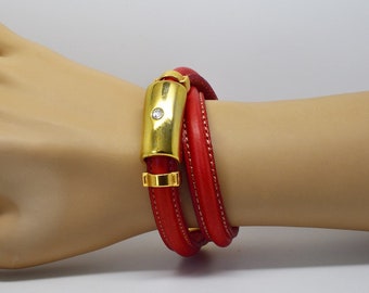 Bracelet cuir, bracelet lacet de cuir couture, bracelet en cuir rouge, fermoir métal doré