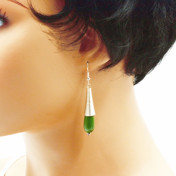 Boucles d'oreilles goutte verte, boucles d'oreilles métal spiralées, boucles gouttes d'eau, perles magiques