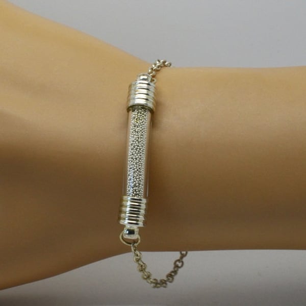 Bracelet tube en verre soufflé, micro billes de couleur argent et chaîne argentée