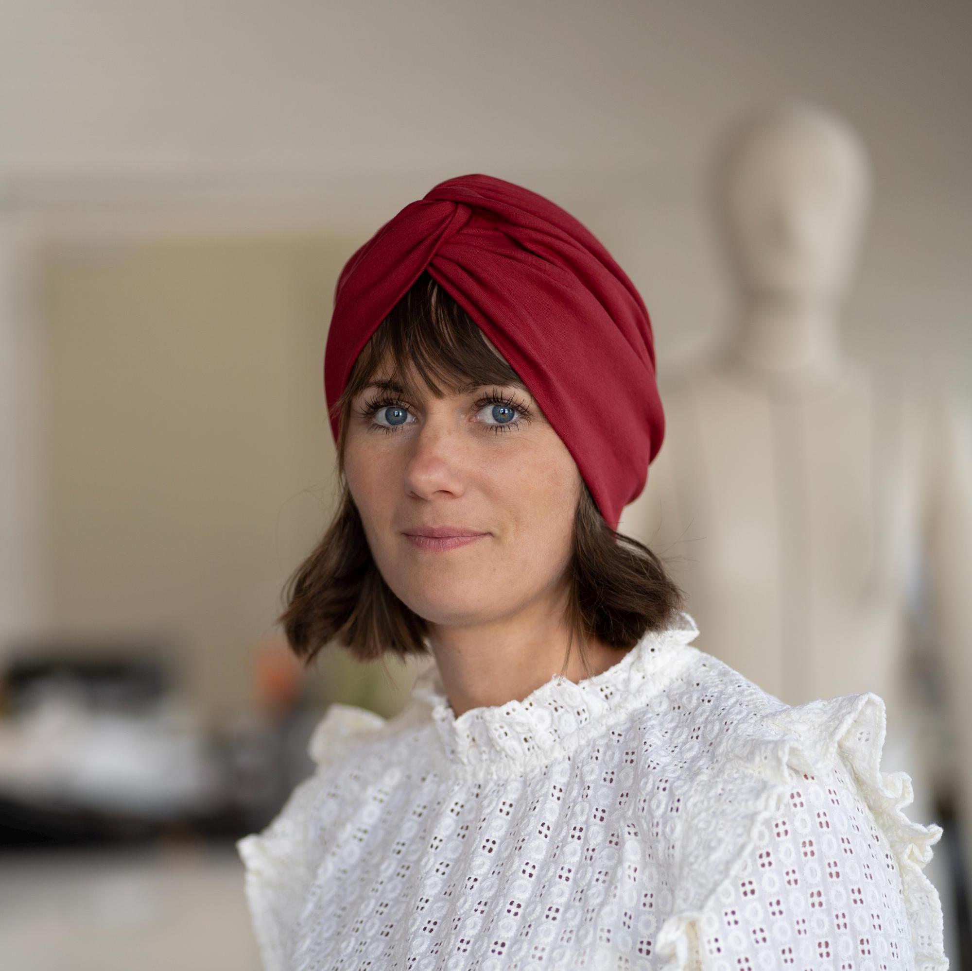 Damen Haarreif Mit Roter Schleife – Doppellagiges Design, Weicher Stoff, Verstellbar, Für Lässige & Festliche Anlässe