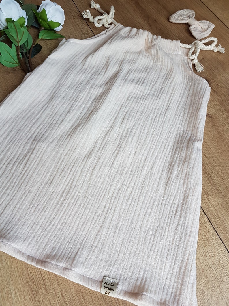 Dress with straps to tie beigeflower girl