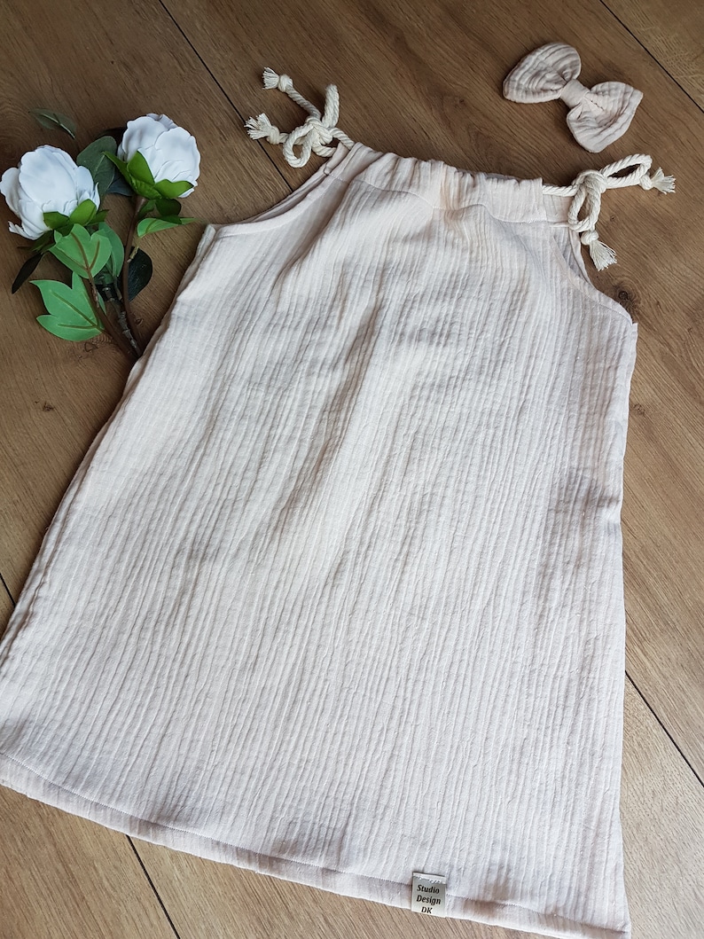 Dress with straps to tie beigeflower girl