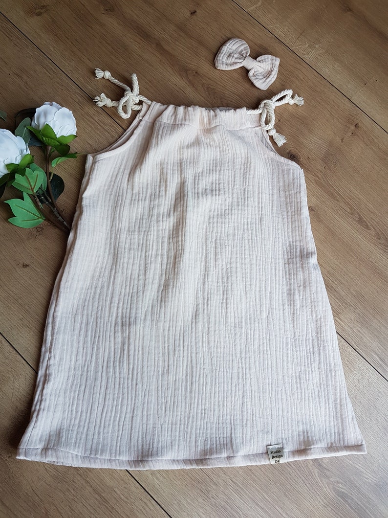 Dress with straps to tie beigeflower girl
