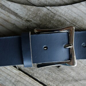 Navy blue leather belt, buckle of your choice, 4 cm argent incurvé