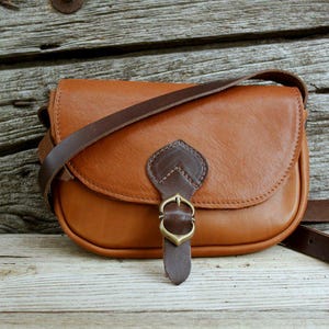 Sac postier besace en cuir camel fauve