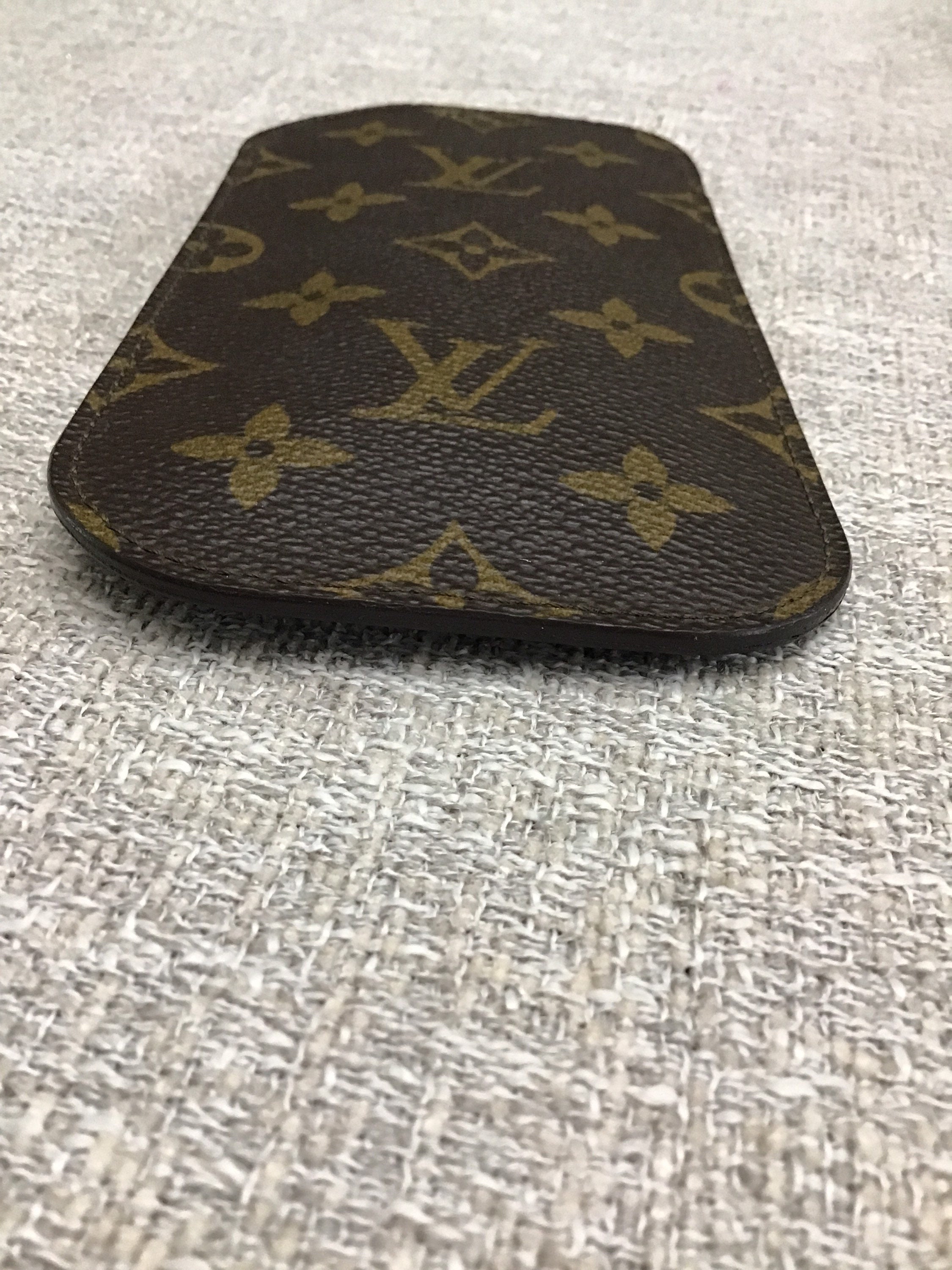 Louis Vuitton Sunglass Case with box, Men's Fashion, Watches & Accessories,  Sunglasses & Eyewear on Carousell