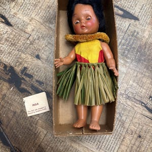 Vintage 1960&#39;s Hawaiian Doll
