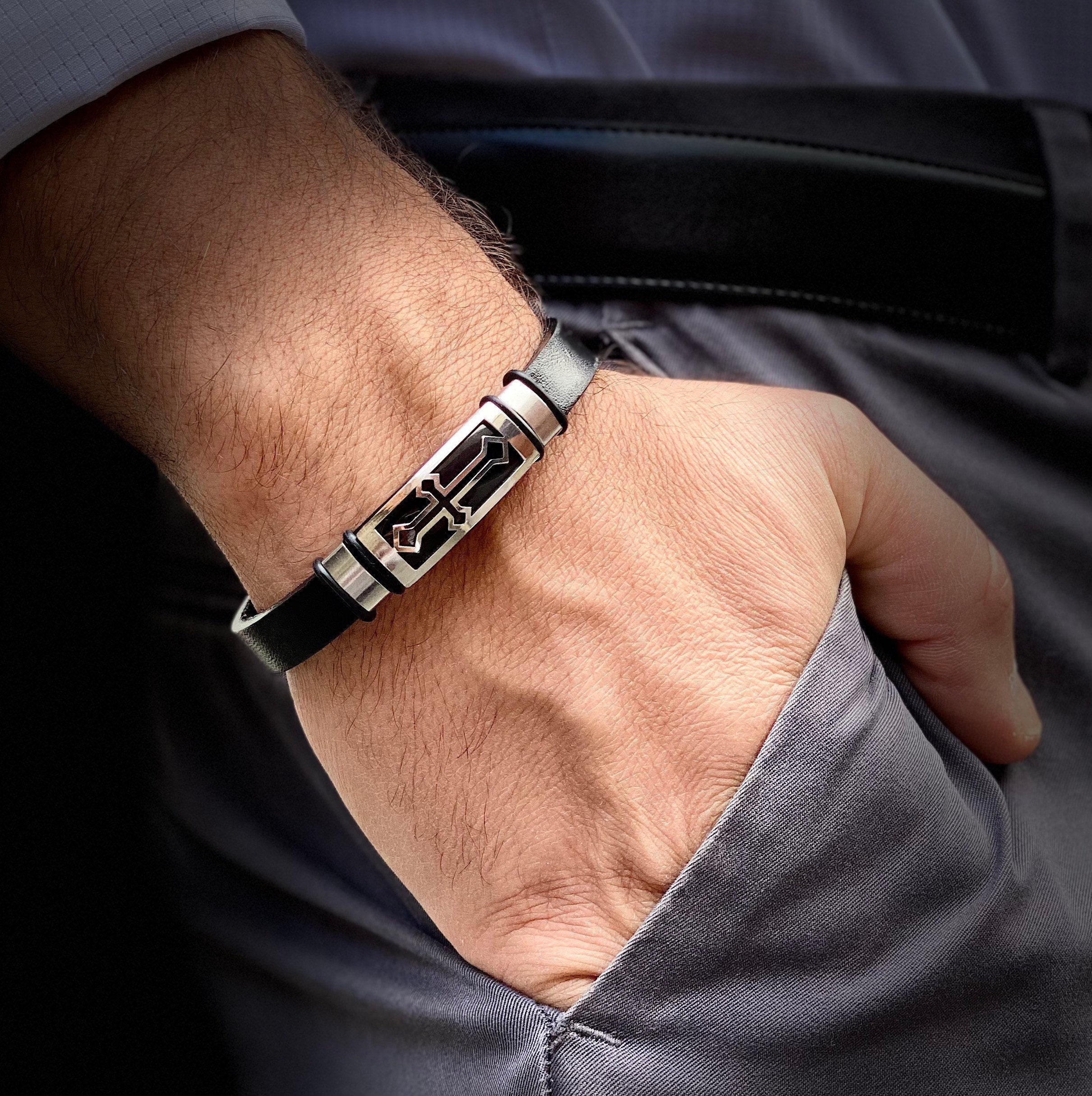 アクセサリー Engraved the Cross leatherbracelet GINZI Engraved Men Leather Bracelet, Religious Cross Bracelet