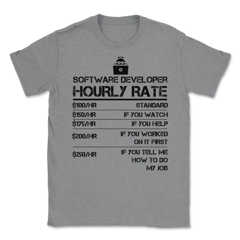 Puede incluir: Una camiseta gris con texto negro que dice "Software Developer Hourly Rate" y enumera diferentes tarifas por hora con descripciones correspondientes. Las descripciones incluyen "Est&aacute;ndar", "Si miras", "Si ayudas", "Si trabajaste en ello primero", y "Si me dices c&oacute;mo hacer mi trabajo".