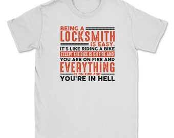 Ein Schlosser zu sein ist einfach Shirt Everything On Fire