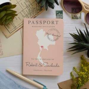 Paspoorthuwelijksuitnodiging met aangepaste kaart en RSVP-bagagelabel, bestemmingshuwelijk, reisthema bruiloft briefpapier, bruiloft in het buitenland