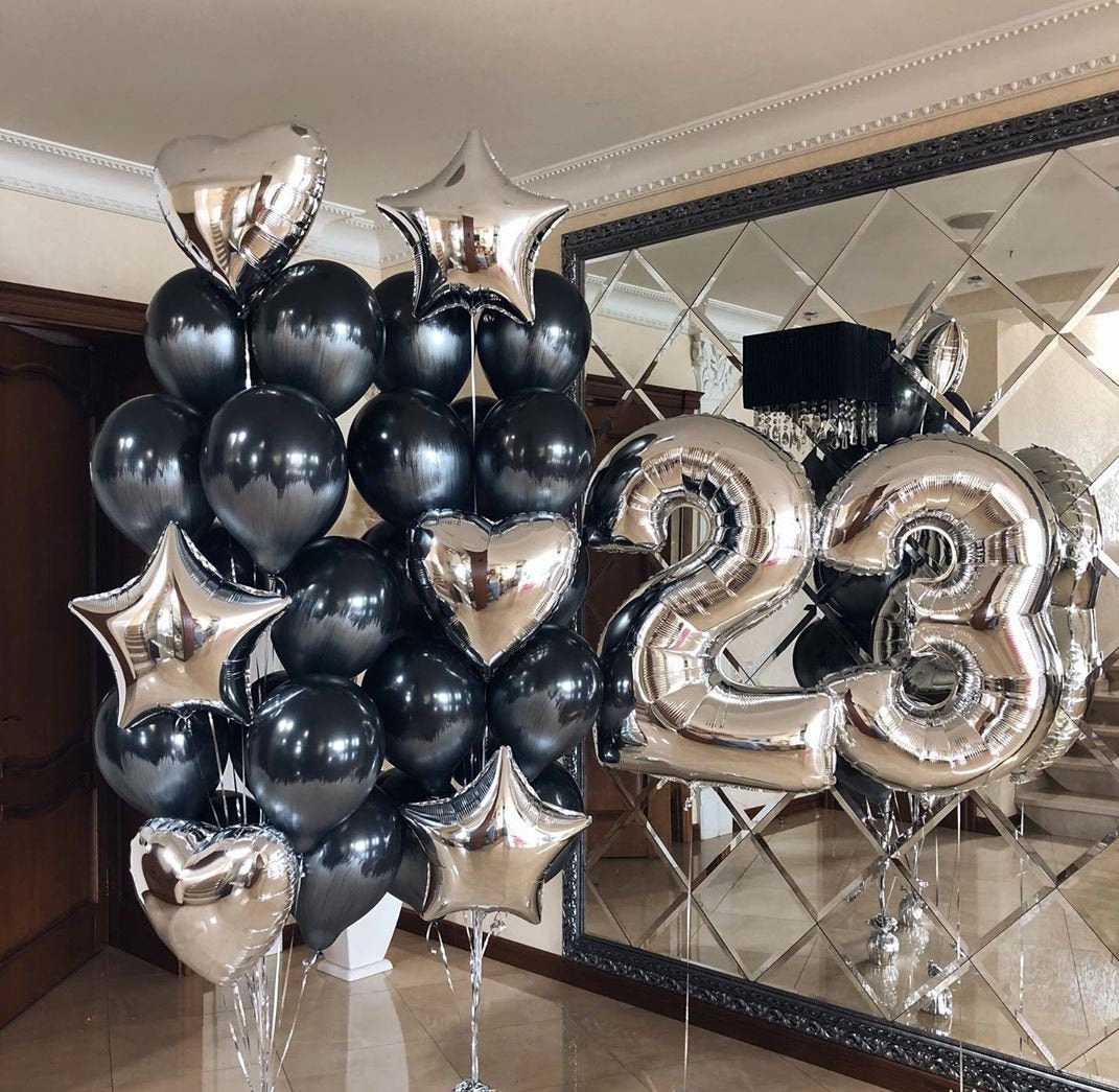 Bouquet de 8 ballons noir, or et argent 27 cm - Vegaooparty