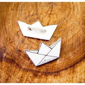 Paper ship, small brooch, jewelry vessel boat boot schip scheep image 3