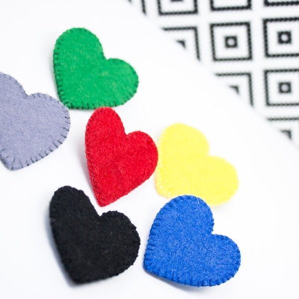 Felt heart pin - love brooch