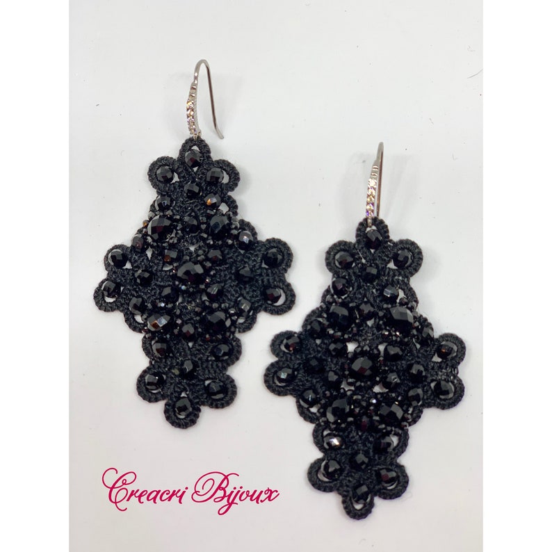 Earrings made of lace tatting