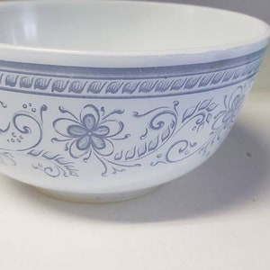 Vintage 1960s Pyrex Brittany blue serving bowl 478