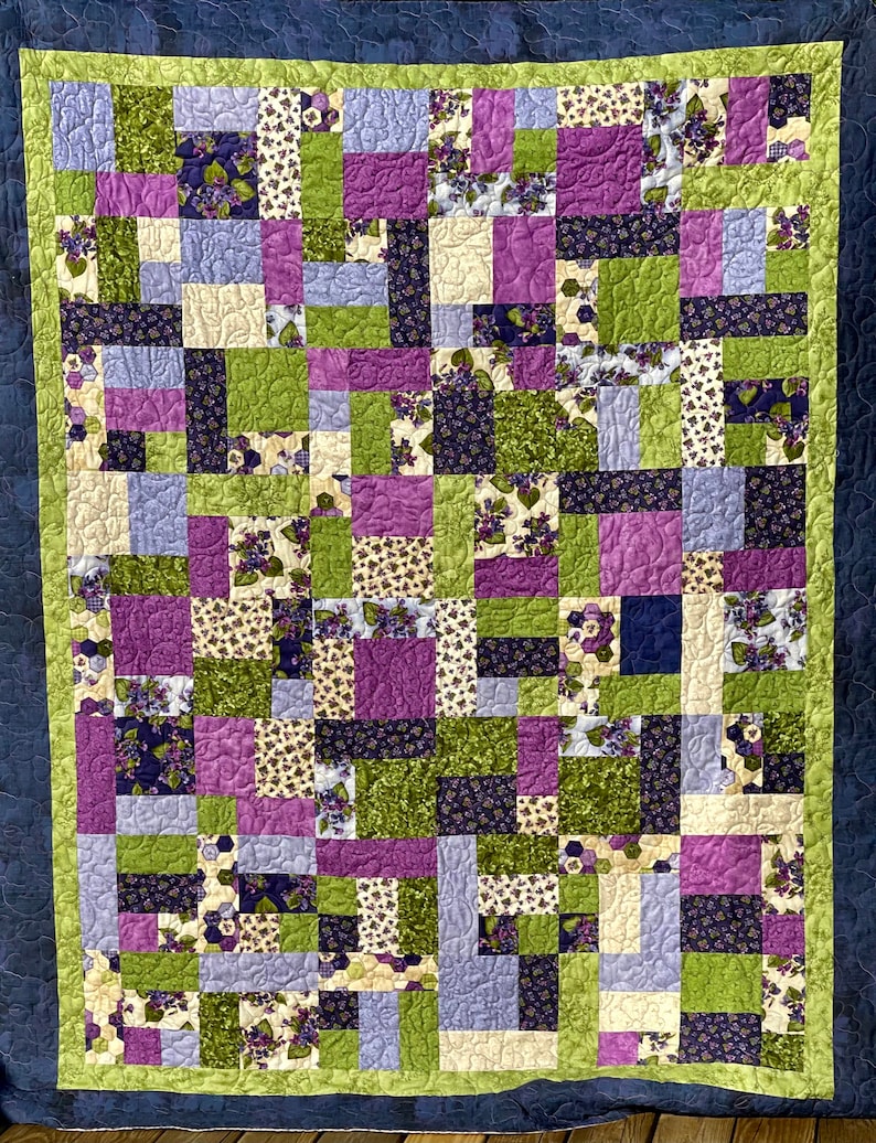 Violets Galore Quilt, purple quilt ,lavender quilt, green quilt, purple twin bed quilt , lavender and green quilt, single bed quilt image 1