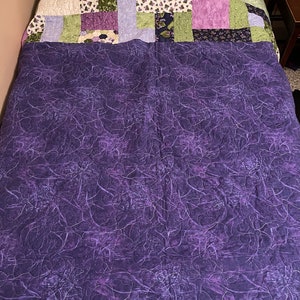 Violets Galore Quilt, purple quilt ,lavender quilt, green quilt, purple twin bed quilt , lavender and green quilt, single bed quilt image 7