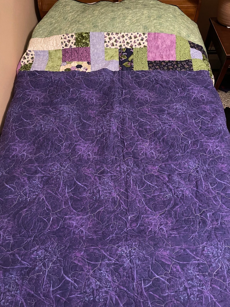 Violets Galore Quilt, purple quilt ,lavender quilt, green quilt, purple twin bed quilt , lavender and green quilt, single bed quilt image 7