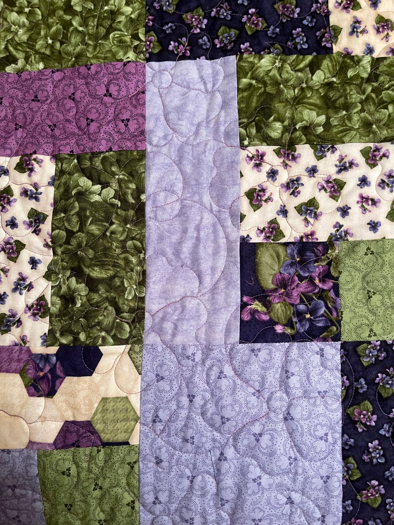 Violets Galore Quilt, purple quilt ,lavender quilt, green quilt, purple twin bed quilt , lavender and green quilt, single bed quilt image 4