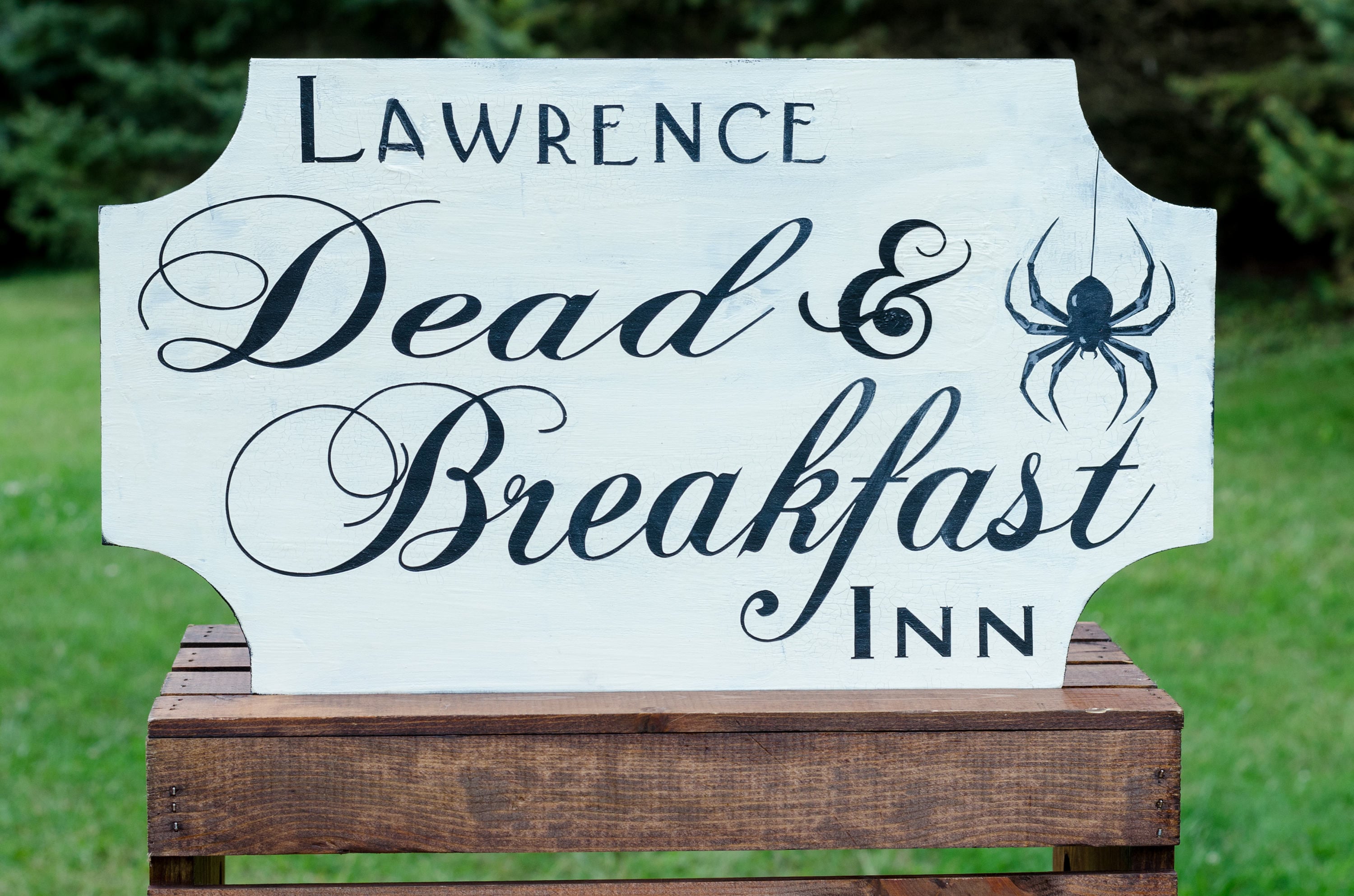 Dead & Breakfast Inn Wood Halloween Sign - Etsy