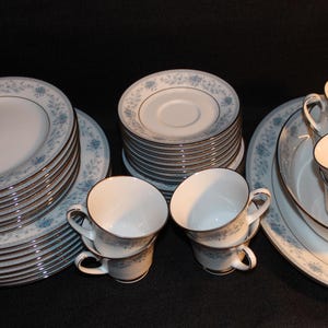 Noritake Blue Hill Fine Bone China Set for 8 Persons