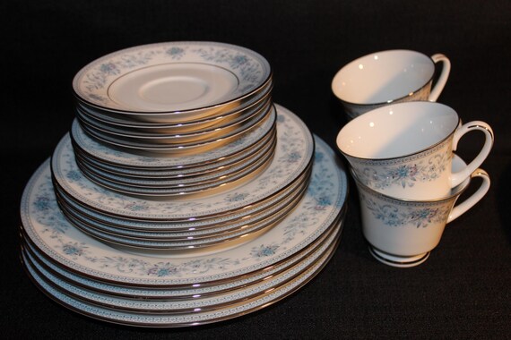 Noritake Blue Hill Fine Bone China Set for 4 Persons (2 Sets