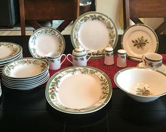 16 3//8/" Oval Serving Platter Medium W331 Xmas and beyond Lenox China PINE Cone