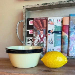 Set / 4 / yellow / enamelware / bowls / cereal / soup / chili / dessert / fruit / camping / black rim