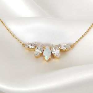 Hochzeit Kristall Halskette, Opal Braut Halskette, Cluster Anhänger Halskette, zarte Braut Halskette mit Swarovski Kristallen