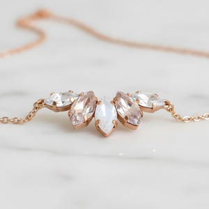 Hochzeit Kristall Halskette, Opal Braut Halskette, Cluster Anhänger Halskette, zarte Braut Halskette mit Swarovski Kristallen