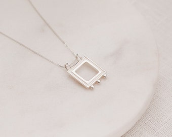 COLLAR | FRAME · PLATA. Silver necklace. Natural look. Moda. Cuadrado. Geometric design jewelry. Colgante. For women. Special gift.