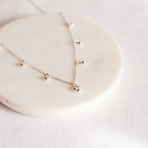 COLLAR | DOTS · PLATA. Silver Necklace. Colgante con bolitas. Design Jewelry. Natural look. Moda. Joyería. Special gift. Elegante. Handmade.