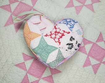 Candy Heart vintage quilt wristlet - 1930s Four Pointed Stars quilt