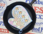 Handmade vintage quilt oven glove 1940s Around the World - Heat safe up to 450 degrees, country home pot holder, primitive quilt