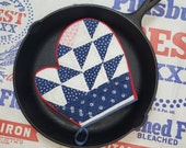 Handmade vintage quilt oven glove 1910s indigo blue Ocean Waves - Heat safe up to 450 degrees, country home pot holder, primitive quilt