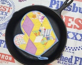 Handmade vintage quilt oven glove 1940s Rising Star - Heat safe up to 450 degrees, country home pot holder, primitive quilt