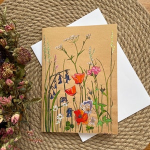 Cartão com papoulas e outras flores silvestres em Brown por Ginny Boom, impresso em giclée em cartão de belas artes de arquivo.