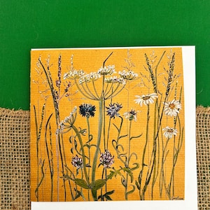 オリジナルの水彩画から描かれた「Cow Parsley On Brown」カード。美術品質のカードにプロが印刷します。内側は空白で、独自のメッセージを書き込むことができます。