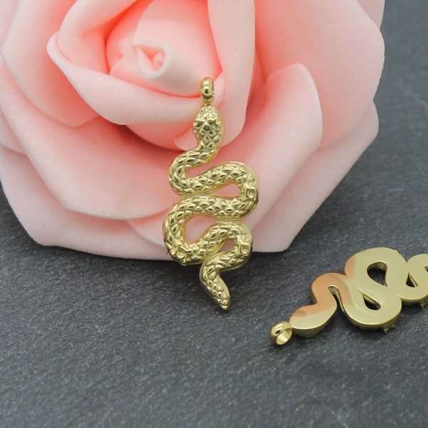 A snake pendant in gold-tone stainless steel, ion-plated, 35 x 14 mm, AC464